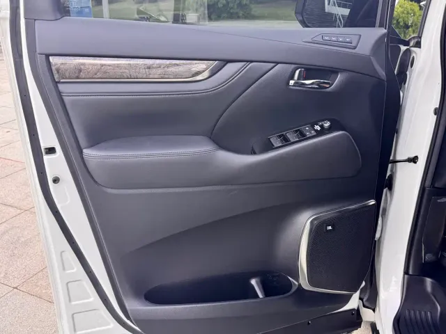 Toyota Alphard — Фото автомобиля 15