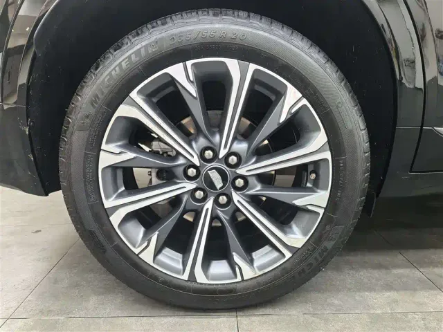 Cadillac XT5 — Фото автомобиля 16