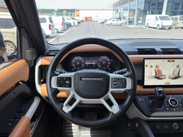 Land Rover Defender — Фото автомобиля 12