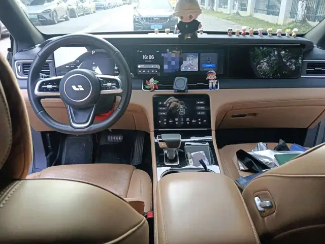 Li Auto ONE — Фото автомобиля 5