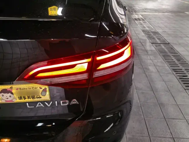 Volkswagen Lavida — Фото автомобиля 7