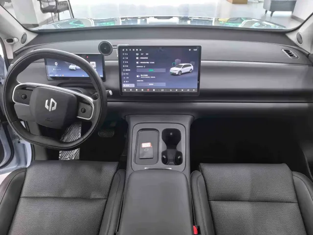 Leapmotor C10 — Фото автомобиля 5