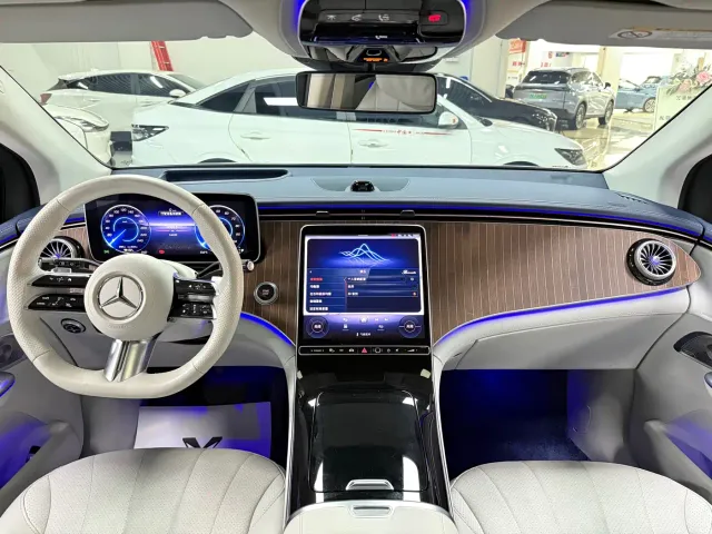Mercedes-Benz EQE SUV — Фото автомобиля 9