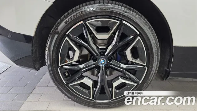 BMW iX — Фото автомобиля 5