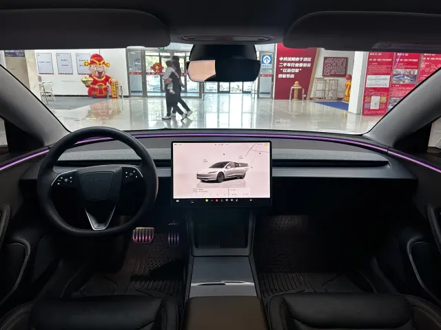 Tesla Model 3 — Фото автомобиля 15