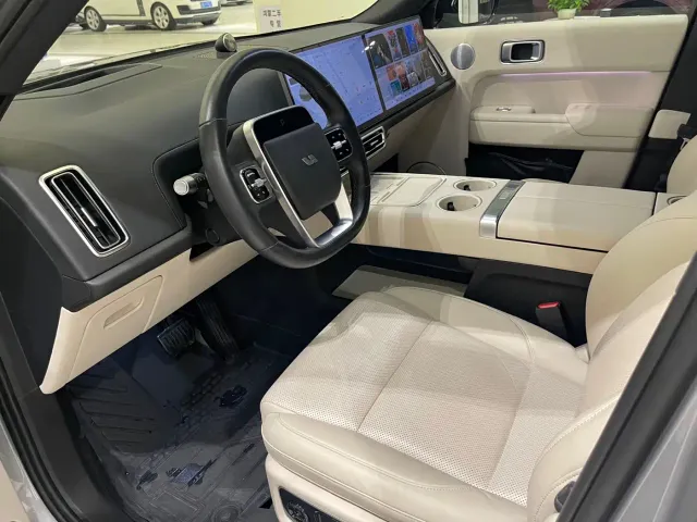 Li Auto L8 — Фото автомобиля 6