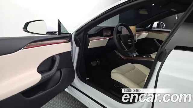Tesla Model S — Фото автомобиля 15