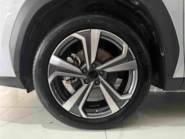 Geely Boyue L — Фото автомобиля 9