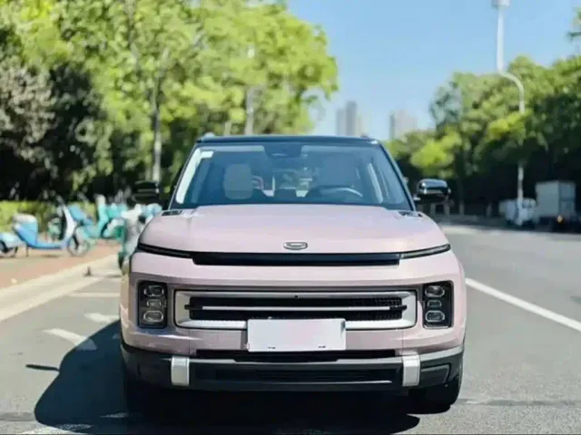 Geely ICON — Фото автомобиля 6