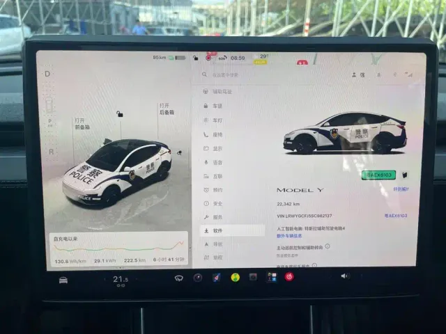 Tesla Model Y — Фото автомобиля 13