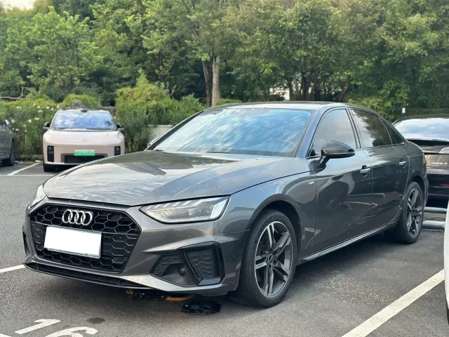 Фотография автомобиля — Audi A4L