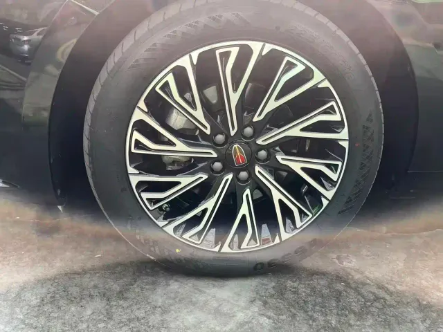 Hongqi H5 — Фото автомобиля 10