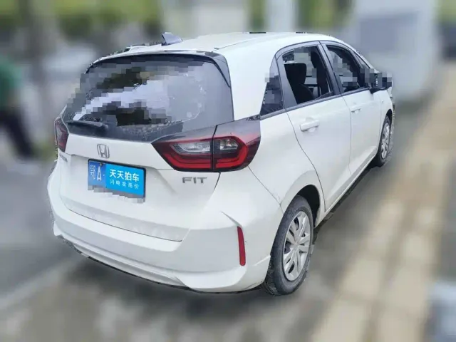 Honda Fit — Фото автомобиля 2