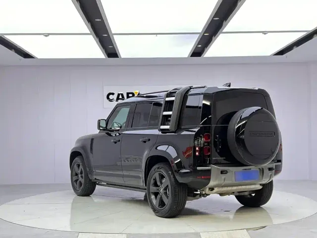 Land Rover Defender — Фото автомобиля 3