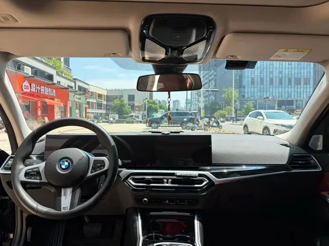 BMW i3 — Фото автомобиля 3