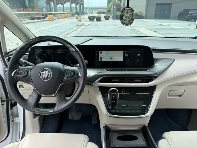 Buick GL8 — Фото автомобиля 9