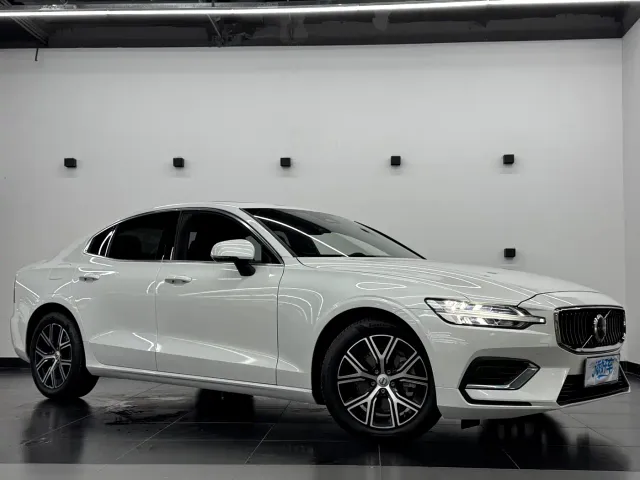 Volvo S60 — Фото автомобиля 3