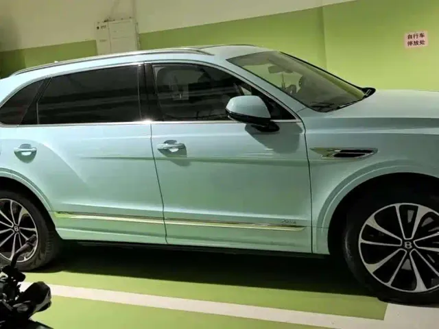 Bentley Bentayga — Фото автомобиля 2
