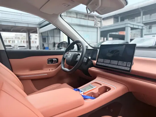 Leapmotor C10 — Фото автомобиля 13