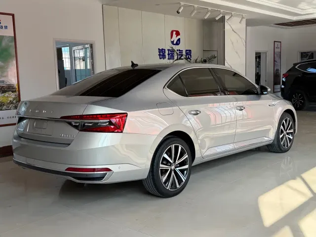Skoda Superb — Фото автомобиля 3