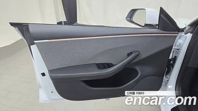 Tesla Model 3 — Фото автомобиля 13