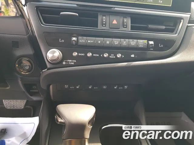 Lexus ES — Фото автомобиля 16