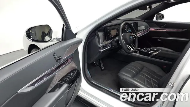 BMW 7 Series G70 — Фото автомобиля 10