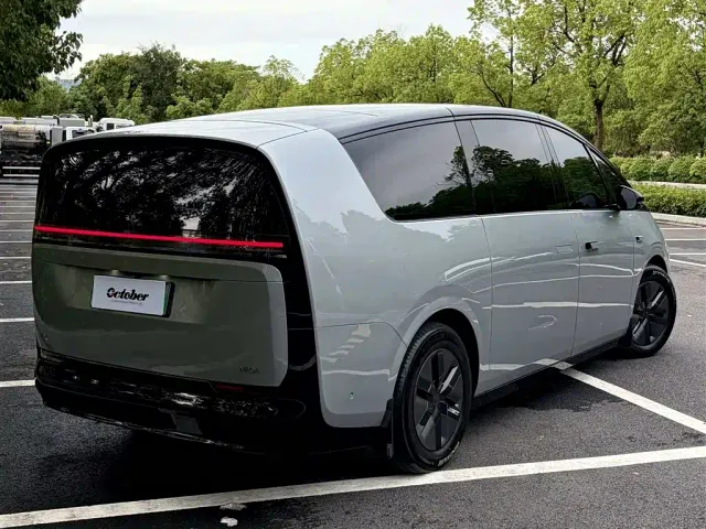 Li Auto MEGA — Фото автомобиля 5