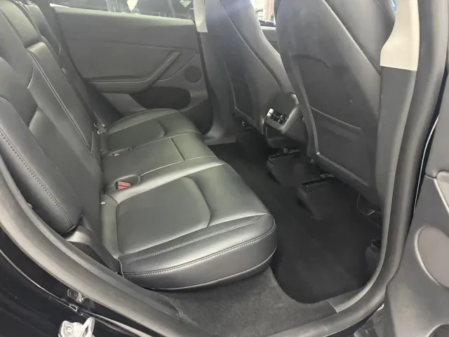Tesla Model Y — Фото автомобиля 8
