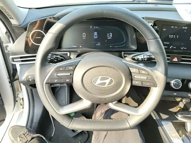 Hyundai Elantra — Фото автомобиля 10