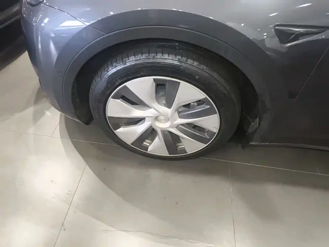 Tesla Model Y — Фото автомобиля 22