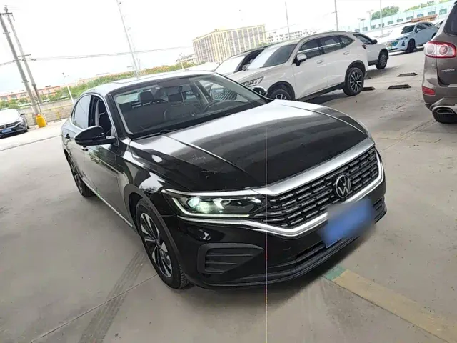 Volkswagen Passat — Фото автомобиля 3