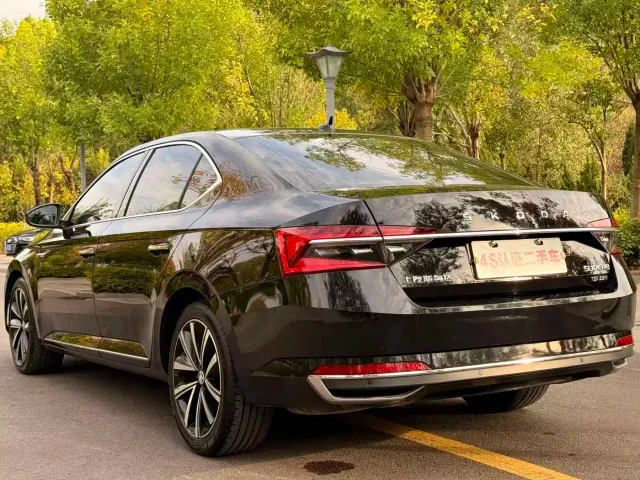 Skoda Superb — Фото автомобиля 13