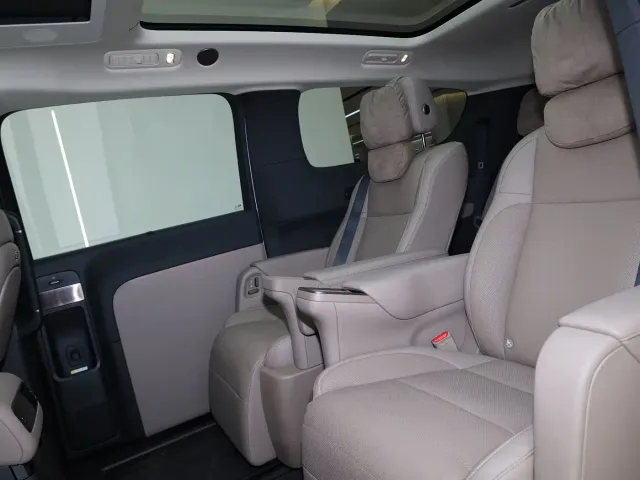 Li Auto MEGA — Фото автомобиля 11