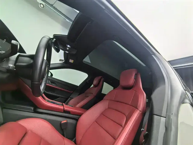 Porsche Taycan — Фото автомобиля 21