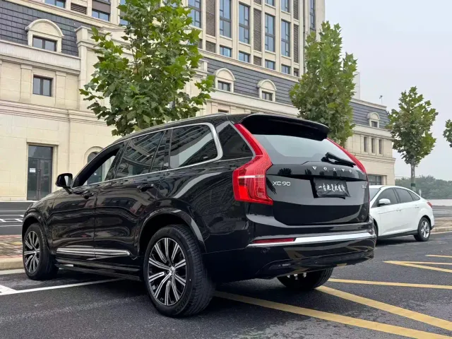 Volvo XC90 — Фото автомобиля 10