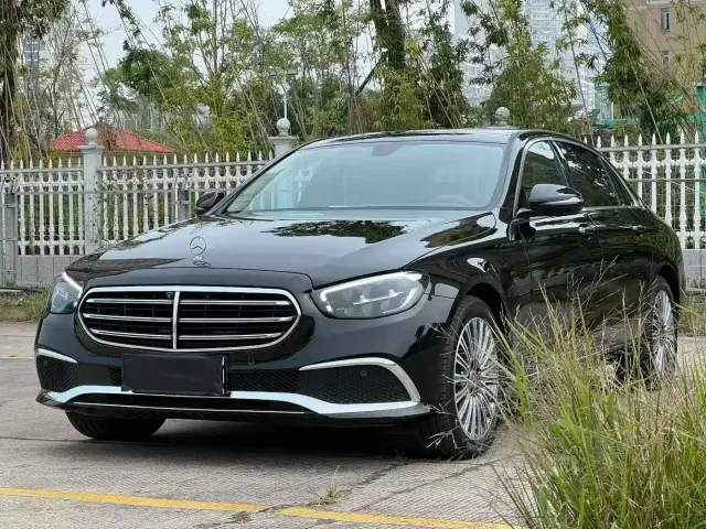 Фотография автомобиля — Mercedes-Benz E-Class