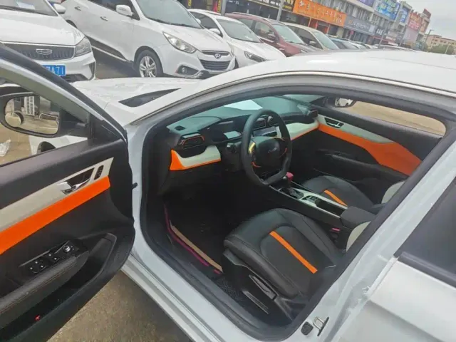 Dongfeng Yixuan — Фото автомобиля 15