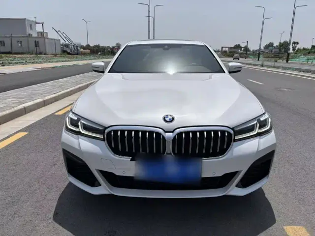 BMW 5 Series — Фото автомобиля 2