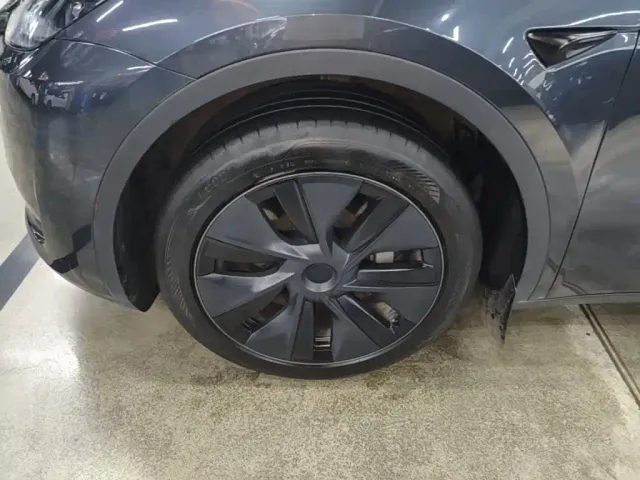 Tesla Model Y — Фото автомобиля 22