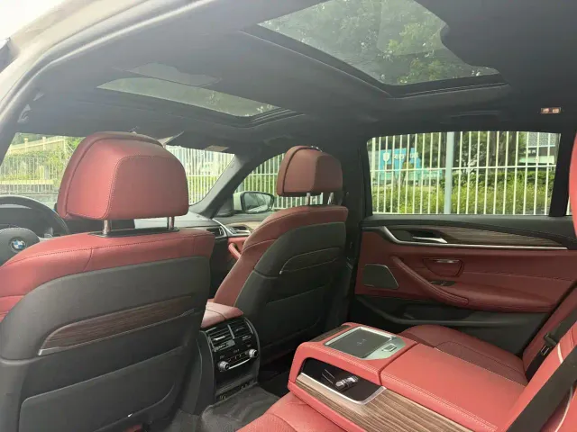 BMW 5 Series — Фото автомобиля 19