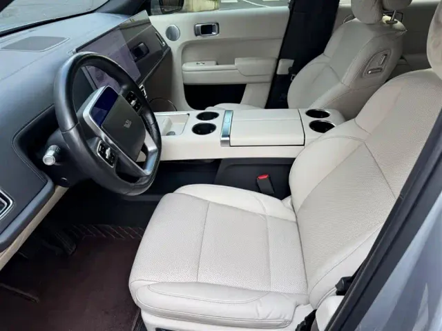 Li Auto L8 — Фото автомобиля 4
