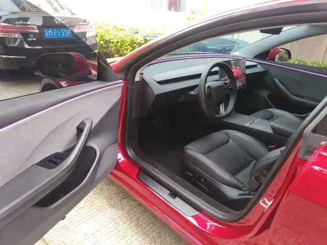 Tesla Model 3 — Фото автомобиля 11