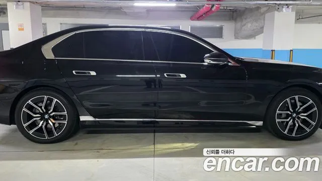 BMW i7 G70 — Фото автомобиля 3