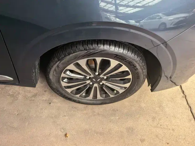Wuling Jiachen — Фото автомобиля 6