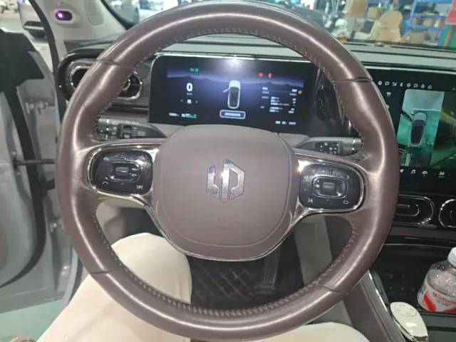 Leapmotor C11 — Фото автомобиля 6
