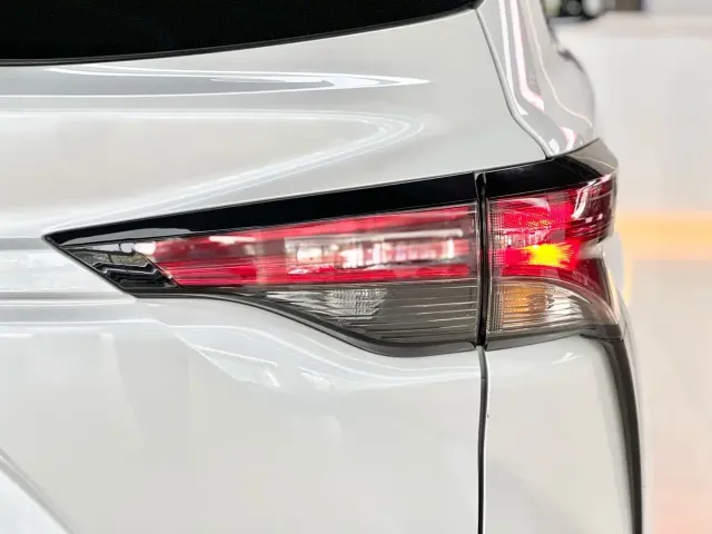 Toyota Sienna — Фото автомобиля 18