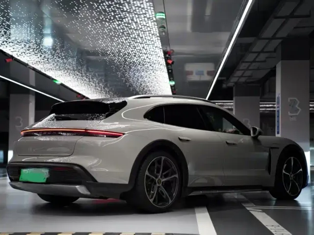 Porsche Taycan — Фото автомобиля 7