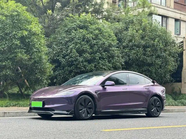 Tesla Model 3 — Фото автомобиля 2