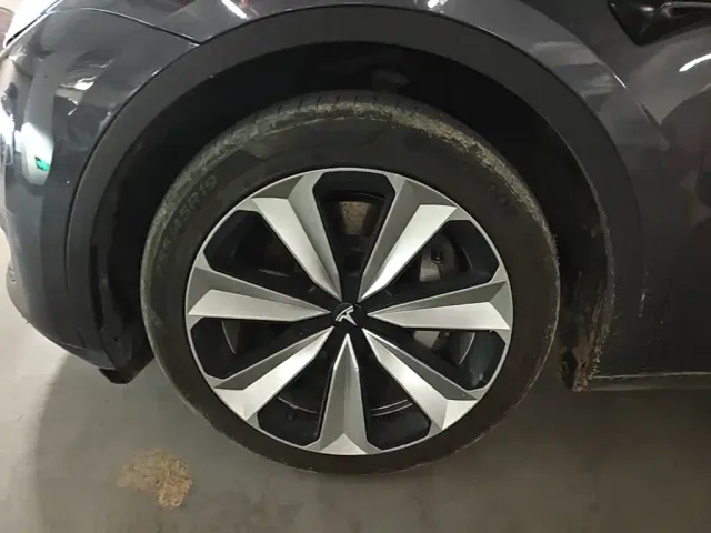 Tesla Model Y — Фото автомобиля 22